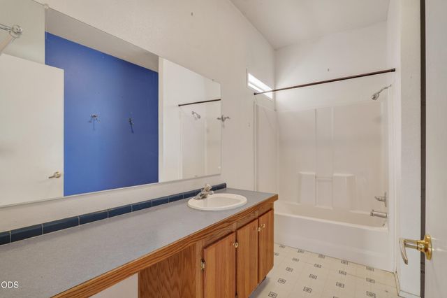 202 Pleasant View Road, Talent, OR 97540