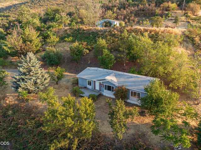 202 Pleasant View Road, Talent, OR 97540