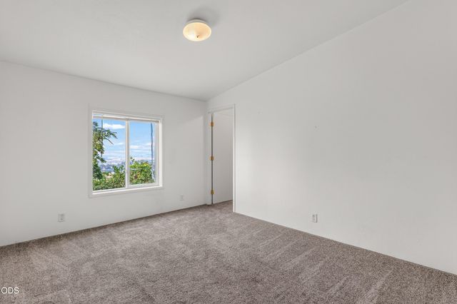 202 Pleasant View Road, Talent, OR 97540
