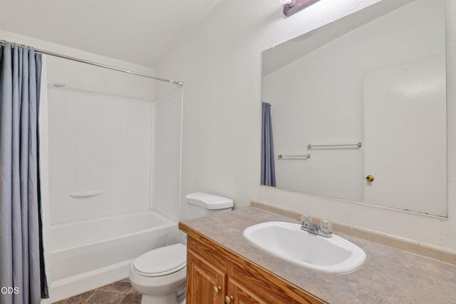 202 Pleasant View Road, Talent, OR 97540