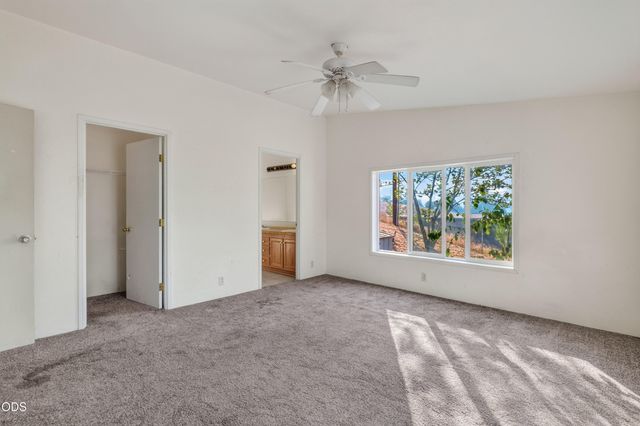 202 Pleasant View Road, Talent, OR 97540