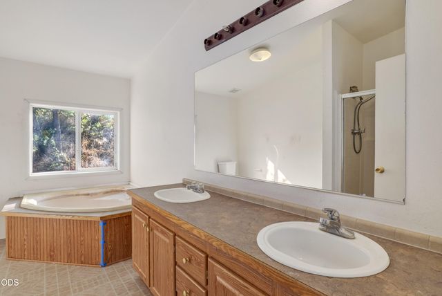 202 Pleasant View Road, Talent, OR 97540