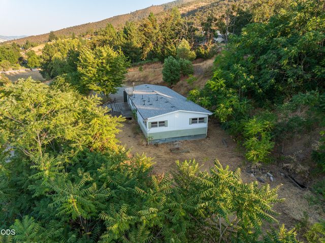 202 Pleasant View Road, Talent, OR 97540
