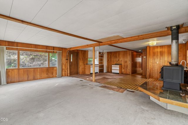 202 Pleasant View Road, Talent, OR 97540