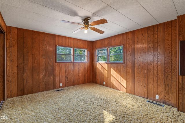 202 Pleasant View Road, Talent, OR 97540