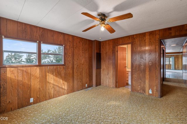 202 Pleasant View Road, Talent, OR 97540