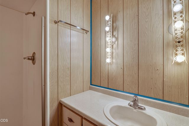 202 Pleasant View Road, Talent, OR 97540