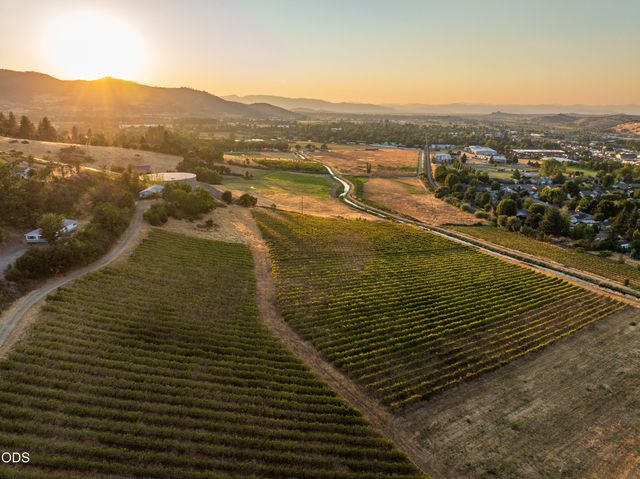 202 Pleasant View Road, Talent, OR 97540