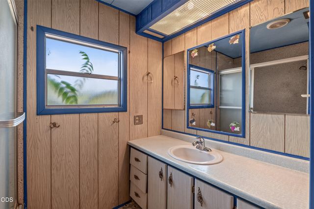 202 Pleasant View Road, Talent, OR 97540