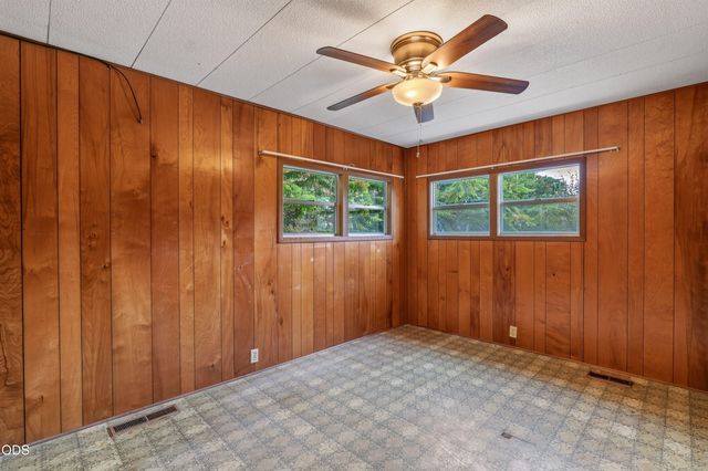 202 Pleasant View Road, Talent, OR 97540