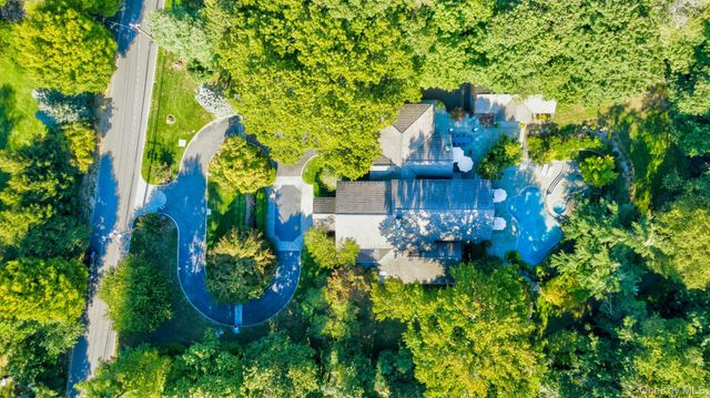 16 Barkers Point Road, Sands Point, NY 11050
