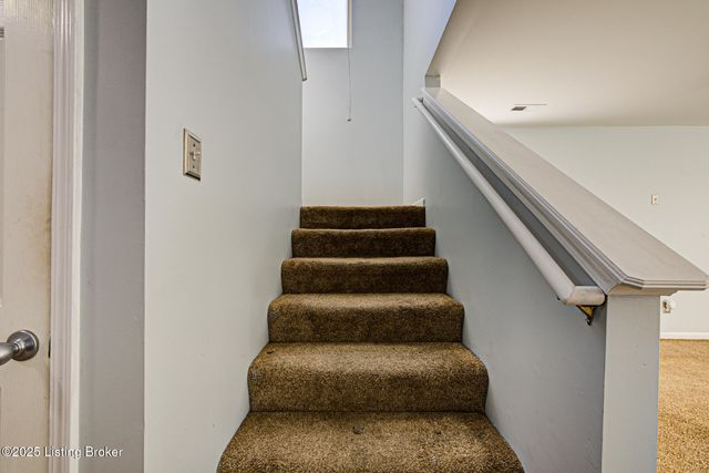 6106 Dewitt Dr, Louisville, KY 40258