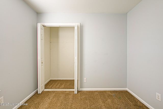 6106 Dewitt Dr, Louisville, KY 40258