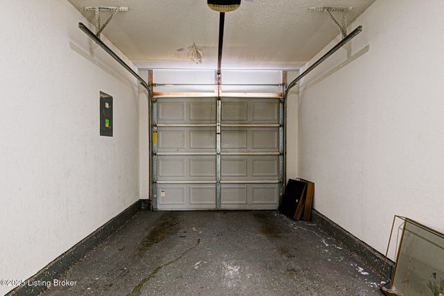 6106 Dewitt Dr, Louisville, KY 40258