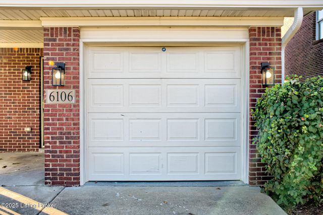 6106 Dewitt Dr, Louisville, KY 40258