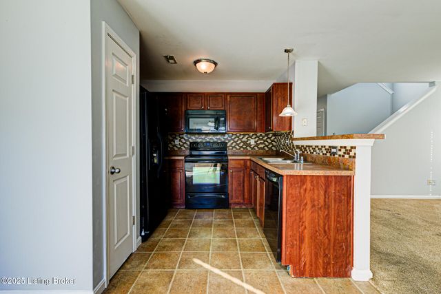 6106 Dewitt Dr, Louisville, KY 40258