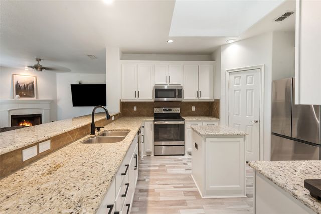 15725 Carlton Oaks Drive, Fort Worth, TX 76177