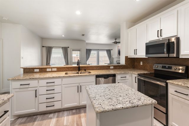 15725 Carlton Oaks Drive, Fort Worth, TX 76177