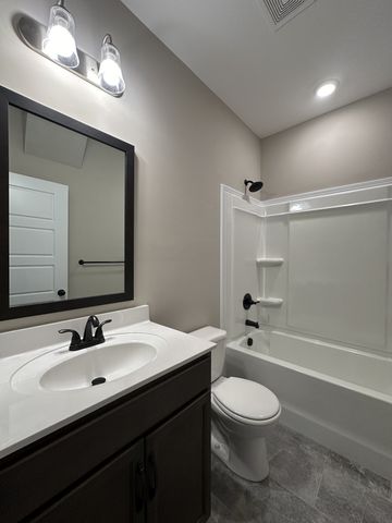 772 Lillian Grace Dr, Clarksville, TN 37043