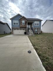 772 Lillian Grace Dr, Clarksville, TN 37043