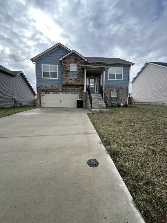 772 Lillian Grace Dr, Clarksville, TN 37043