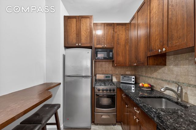 330 3rd Ave Apt 1K, New York City, NY 10010
