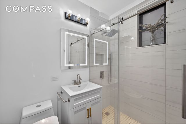 330 3rd Ave Apt 1K, New York City, NY 10010
