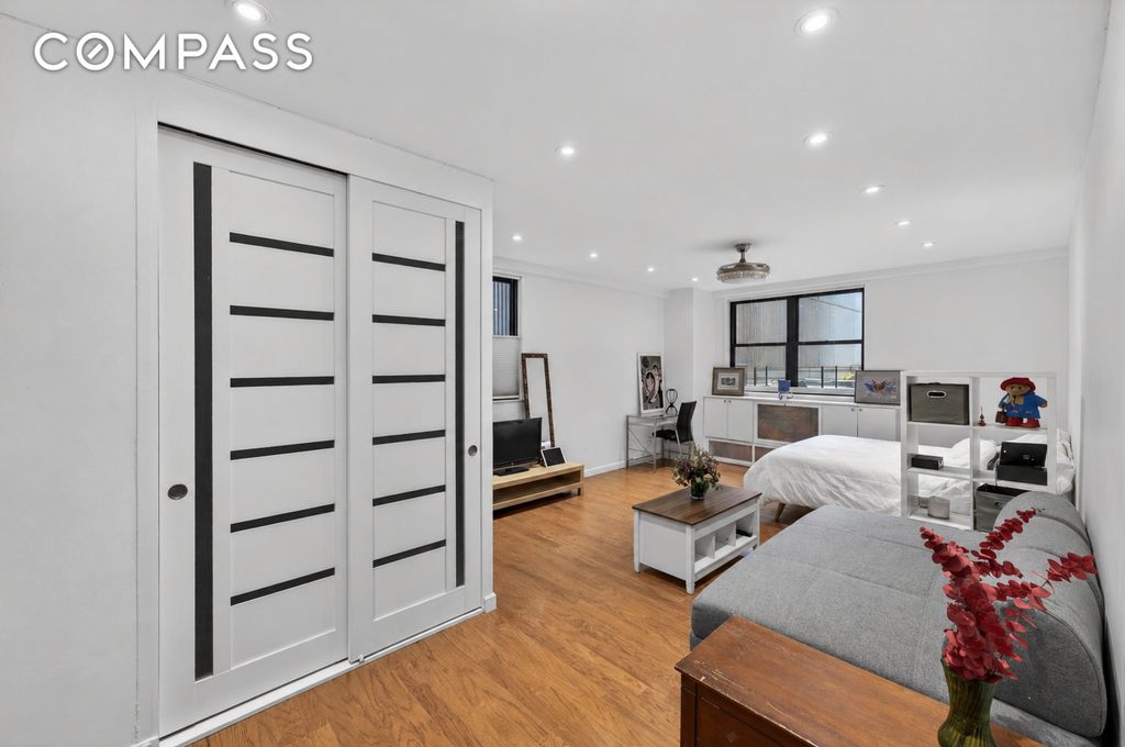 330 3rd Ave Apt 1K, New York City, NY 10010