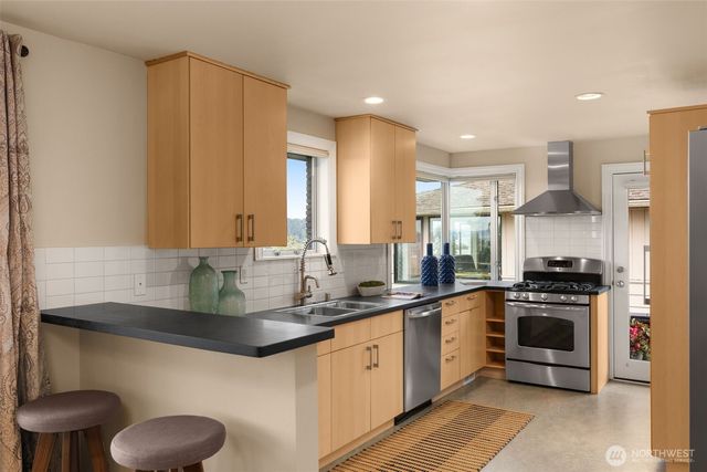 5930 Wilson Avenue S, Seattle, WA 98118