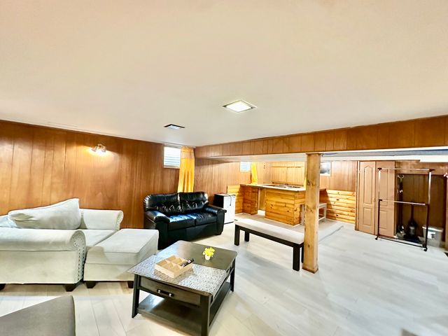 901 S Westgate Road, Des Plaines, IL 60016