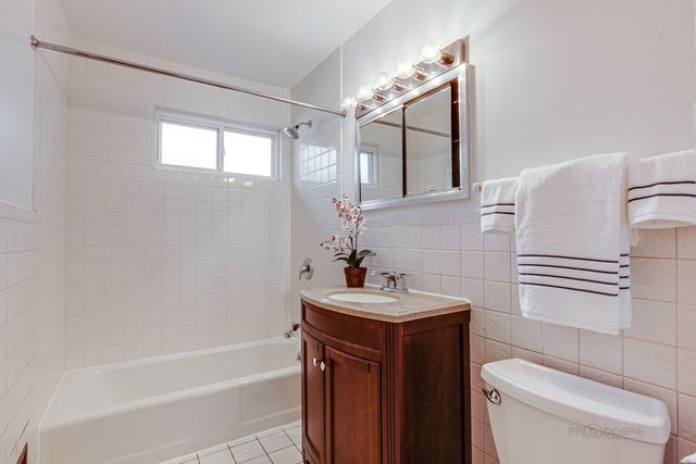 370 MADISON Avenue, Glencoe, IL 60022