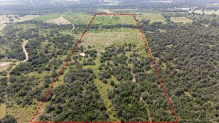 000 County Road 420, Waelder, TX 78959