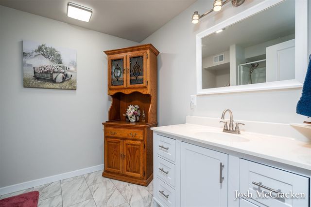 12087 Pine Meadows Drive, Wayland, MI 49348