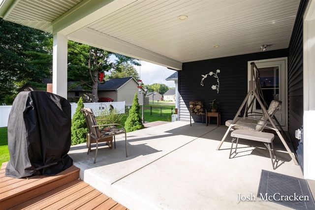 12087 Pine Meadows Drive, Wayland, MI 49348