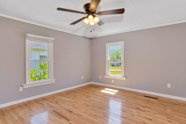 37 Myrtle Avenue, Chattanooga, TN 37419