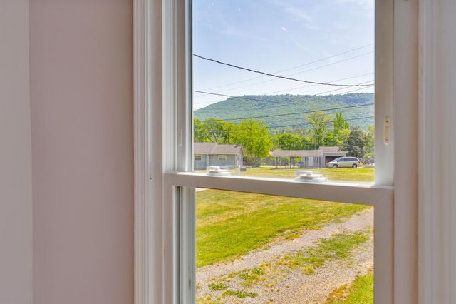 37 Myrtle Avenue, Chattanooga, TN 37419