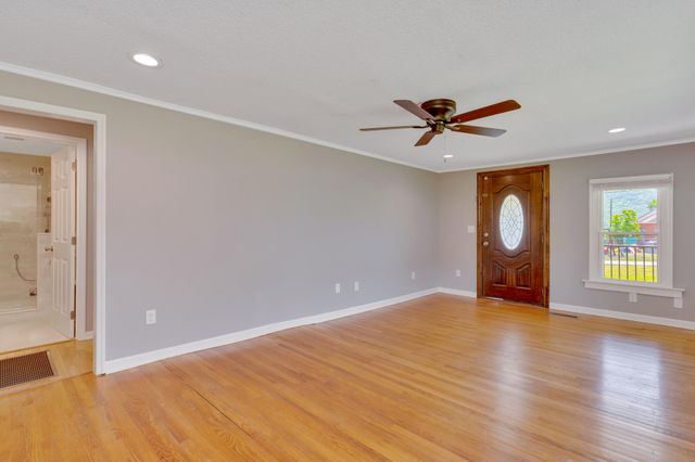 37 Myrtle Avenue, Chattanooga, TN 37419