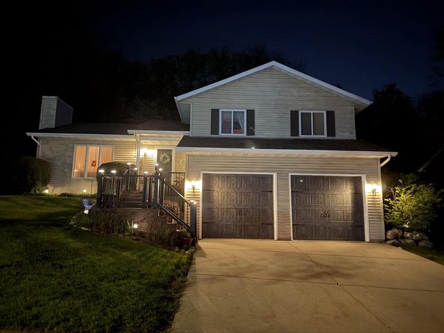 204 Cambridge AVENUE, Waukesha, WI 53188