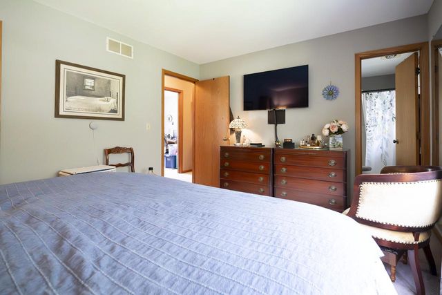 204 Cambridge AVENUE, Waukesha, WI 53188