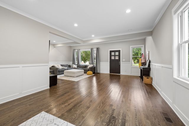6028 N Newburg Avenue, Chicago, IL 60631