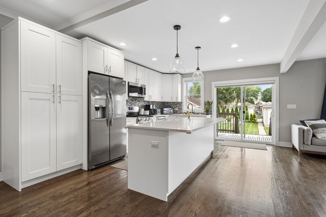 6028 N Newburg Avenue, Chicago, IL 60631
