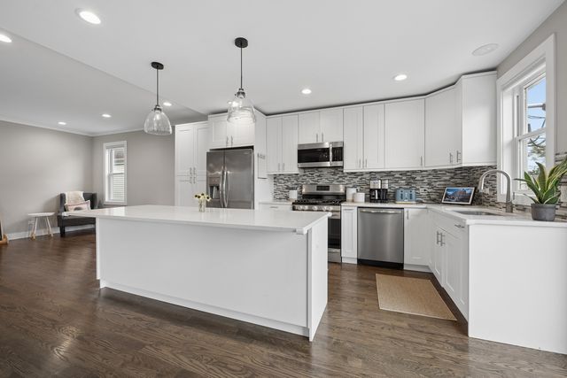 6028 N Newburg Avenue, Chicago, IL 60631