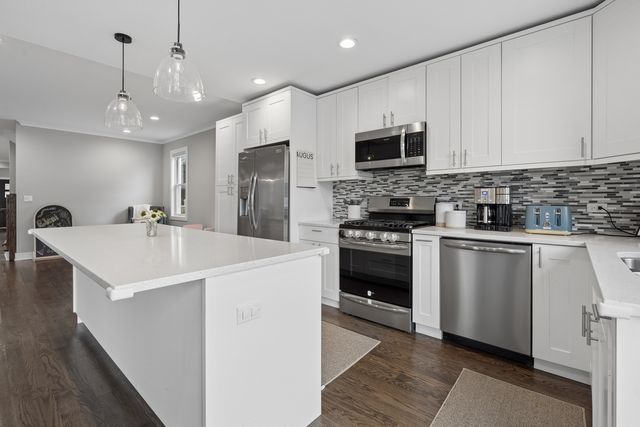 6028 N Newburg Avenue, Chicago, IL 60631