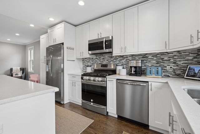 6028 N Newburg Avenue, Chicago, IL 60631