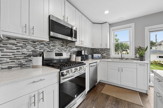 6028 N Newburg Avenue, Chicago, IL 60631