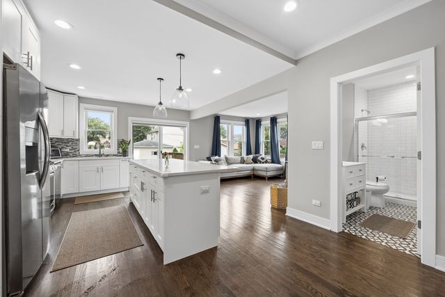 6028 N Newburg Avenue, Chicago, IL 60631