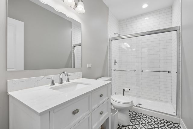 6028 N Newburg Avenue, Chicago, IL 60631
