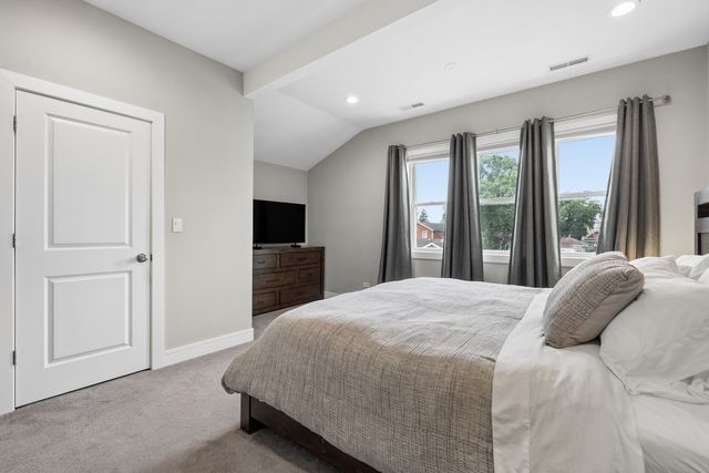 6028 N Newburg Avenue, Chicago, IL 60631