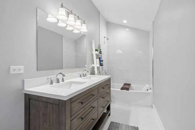 6028 N Newburg Avenue, Chicago, IL 60631