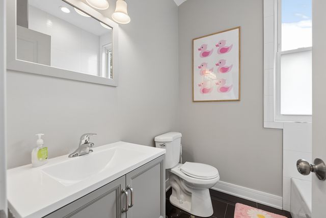 6028 N Newburg Avenue, Chicago, IL 60631